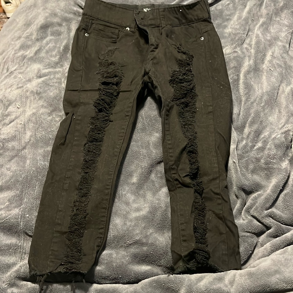 Super distressed black curve jeans